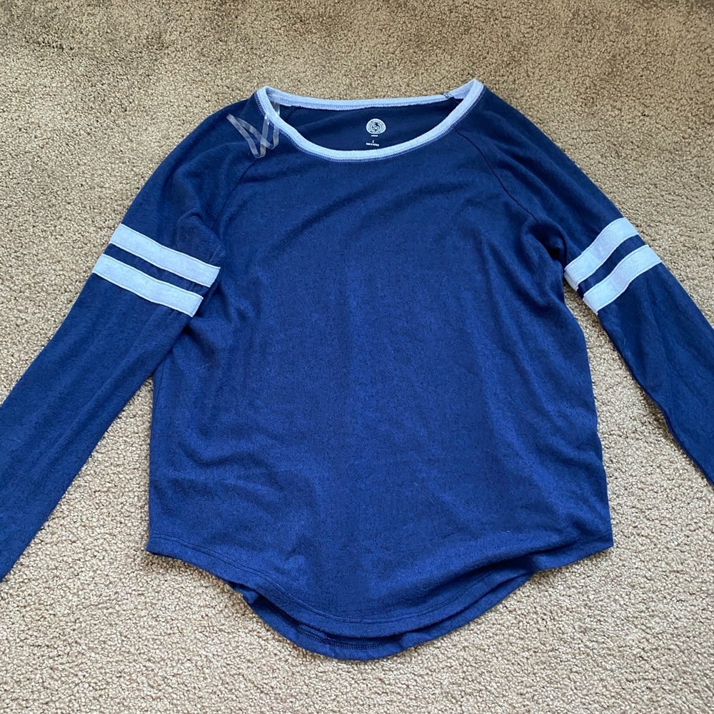 SO blue longsleeve top w/ white sleeve detailing.
